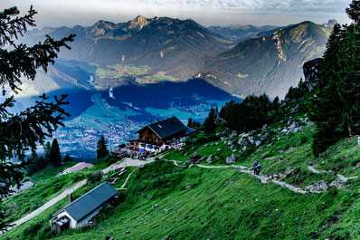 Die atemberaubenden Alpen - Eine Landschaft voller Berge und Gipfel