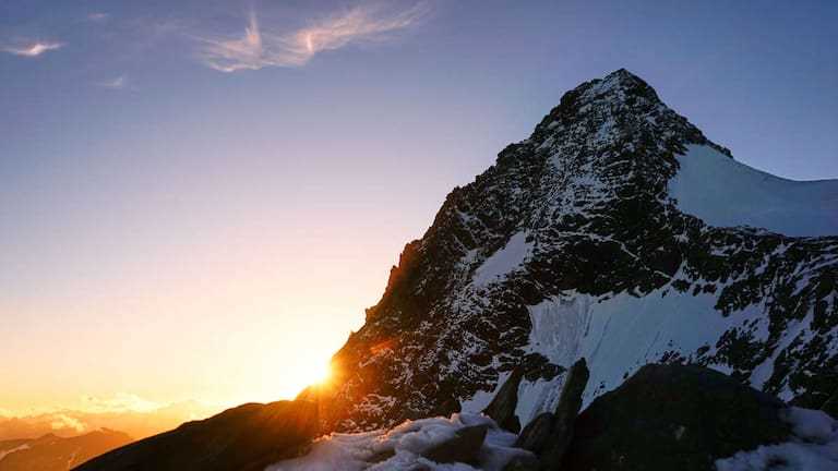Das beeindruckende Alpenpanorama als Hintergrund