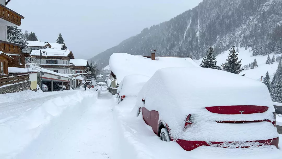 Wie lange liegt Schnee in den Alpen