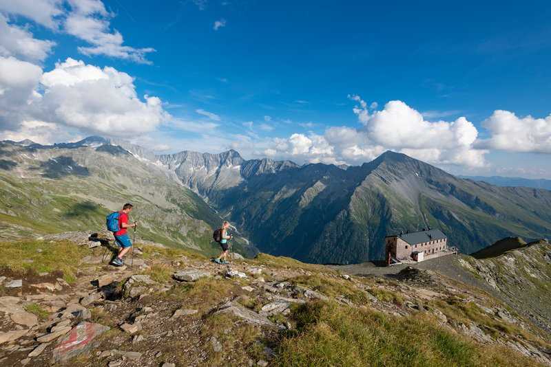 Alpen Hüttenwanderung Ein Naturabenteuer in den Bergen