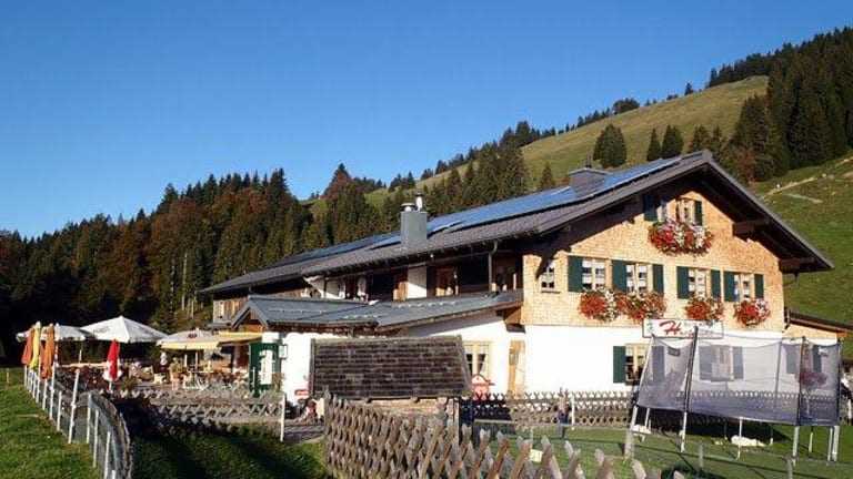 Auf den Spuren der Tradition - Die Alpenzucht auf der Alpe Hochbühl