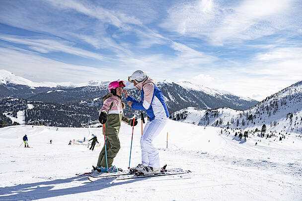 Skifahren in Österreichs Alpen und Karpatenvorland