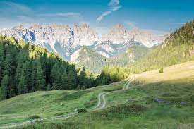 Die Karnischen Alpen in Italien Eine atemberaubende Naturkulisse