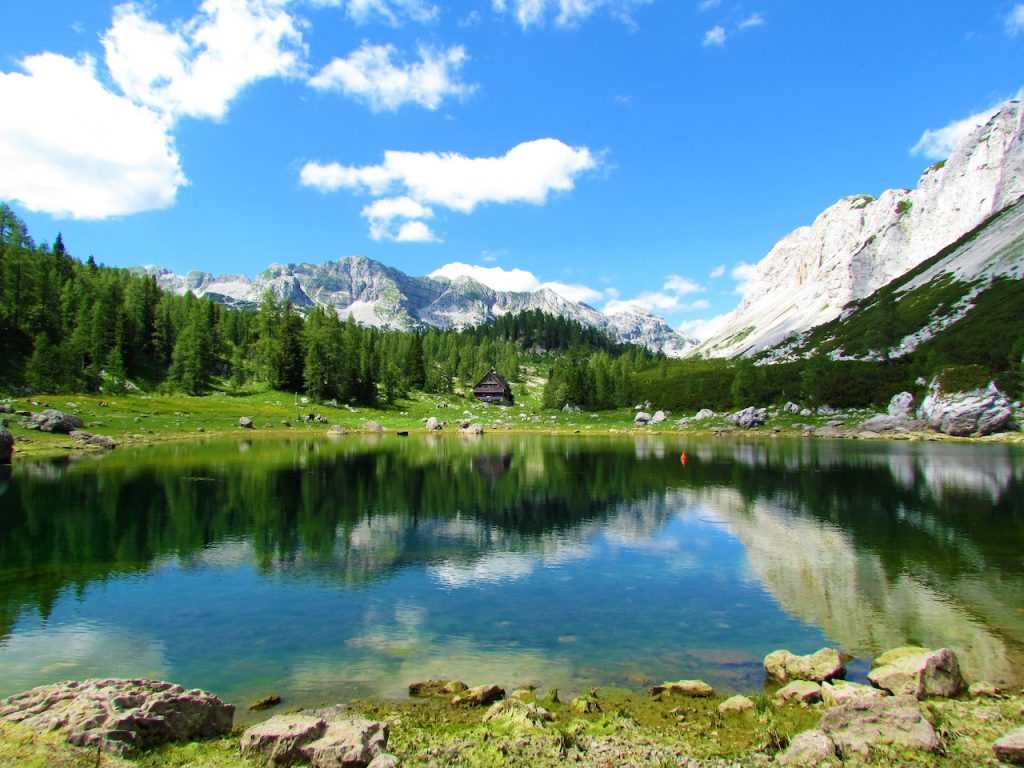 Hütten in den Julischen Alpen